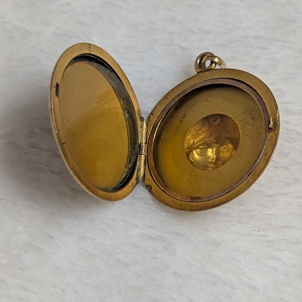 Antique Gold filled Locket Pendant with Artistic Face Design - Picture 3 of 5